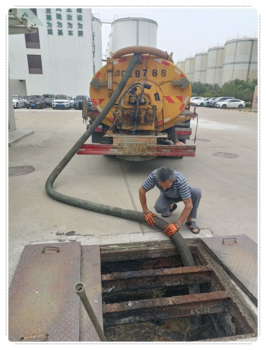 噶尔隔油池清掏